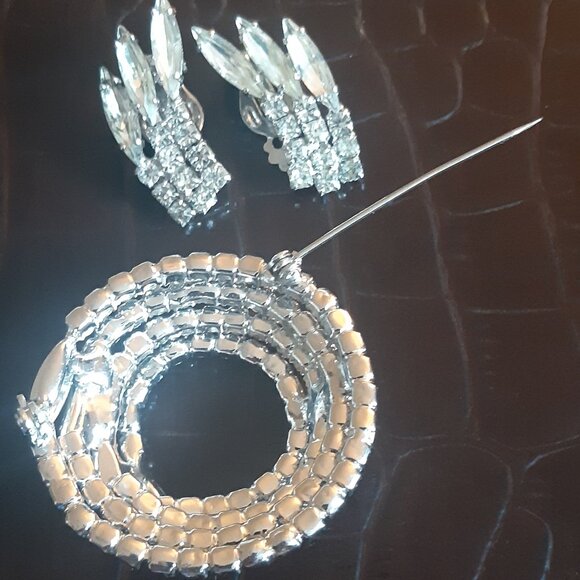 Rhinestone Concentric Circles w/ Marquis Vintage Brooch and Clip On Earring Set - Picture 13 of 15